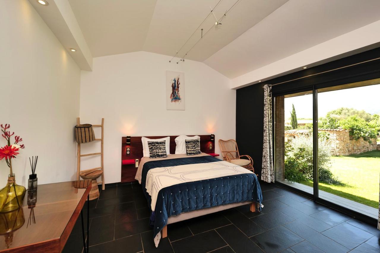 Domaine Pozzo Di Mastri Hotel & Spa Фигари Экстерьер фото