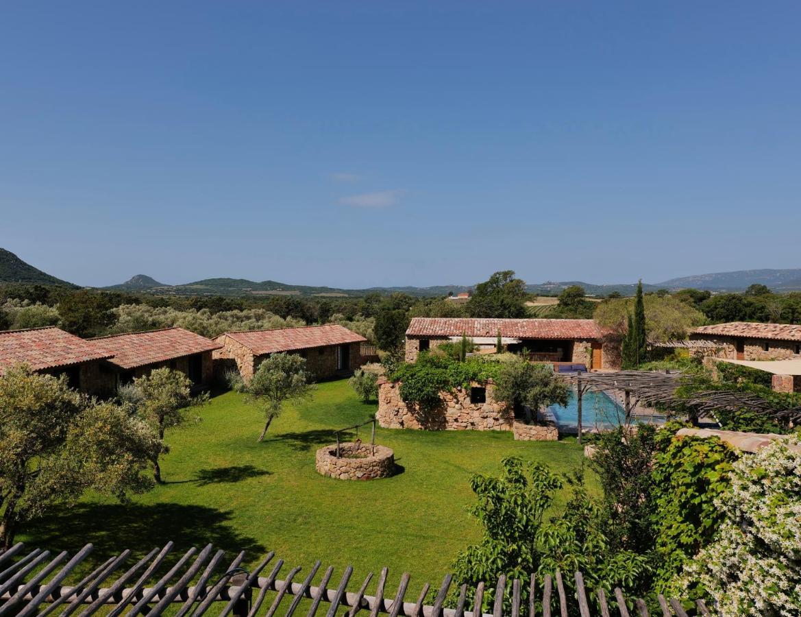 Domaine Pozzo Di Mastri Hotel & Spa Фигари Экстерьер фото