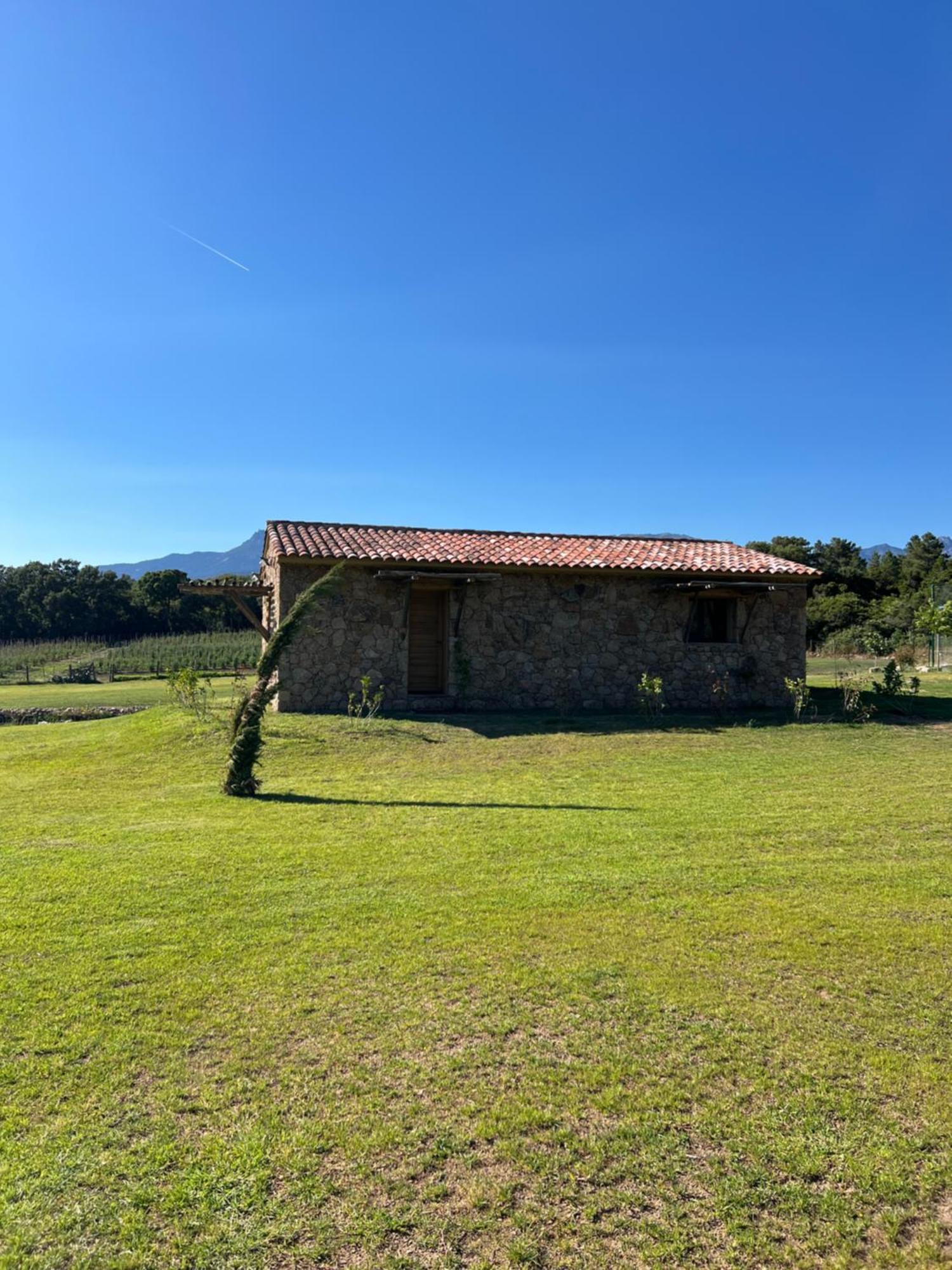 Domaine Pozzo Di Mastri Hotel & Spa Фигари Экстерьер фото